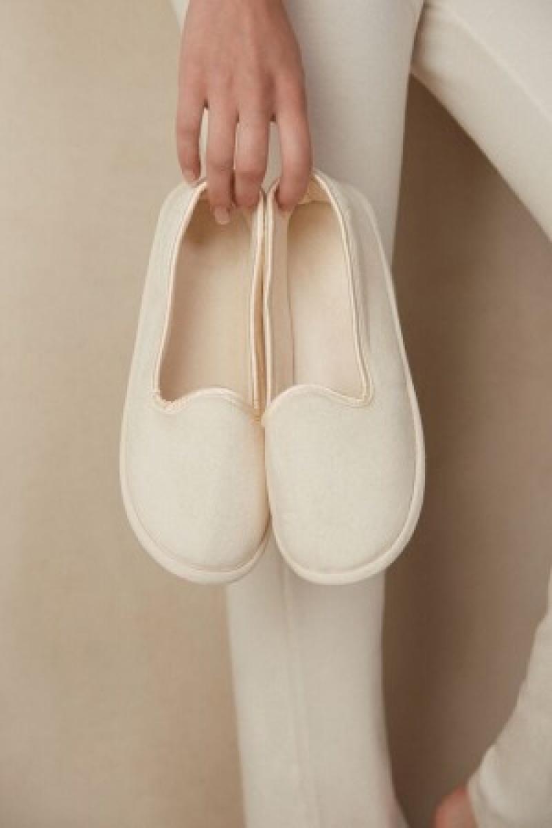 Intimissimi Closed Friulane Slippers Natural | BNLSO17730